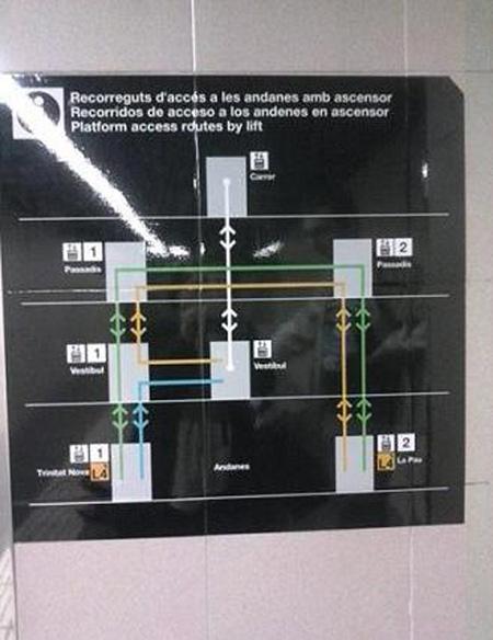 указатели в метро.JPG