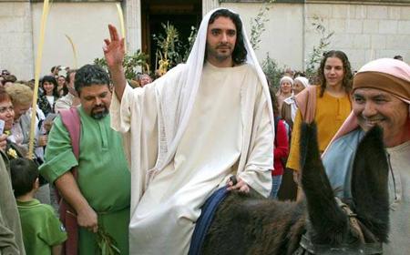 средневековый религиозный театр.jpg