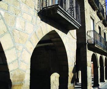 Средневековый рынок города Батеа.jpg