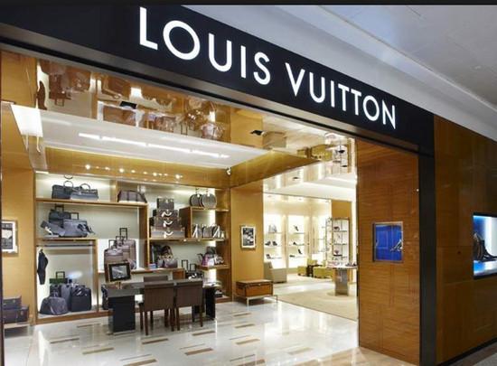 бутик Louis Vuitton.jpg