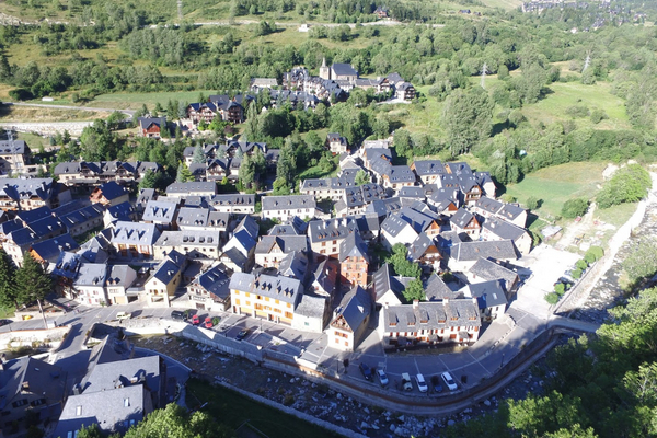 испания фото достопримечательностей, город naut aran испания 1.jpg