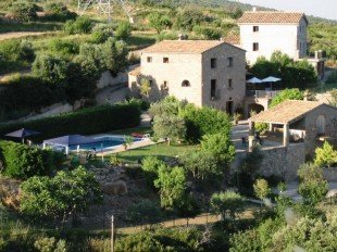 Подробнее о "Продаётся каталанский дом с большим декоративным садом"