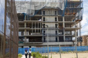 Подробнее о "Ада Колау приостанавливает лицензии на строительство квартир"