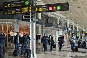 Подробнее о "В аэропортах Испании объявления для пассажиров станут гендерно-нейтральными"