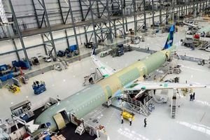 Подробнее о "Аэрокосмический концерн Airbus частично восстановил производство в Испании"