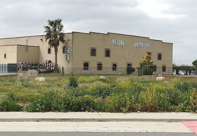 винодельни, vermut yzaguirre.jpg