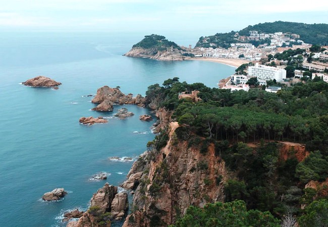 Подробнее о "Власти Каталонии запретили строительство на побережье Коста-Брава"