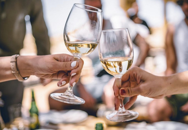 Подробнее о "В Испании определили лучшие вина лета 2021 года"