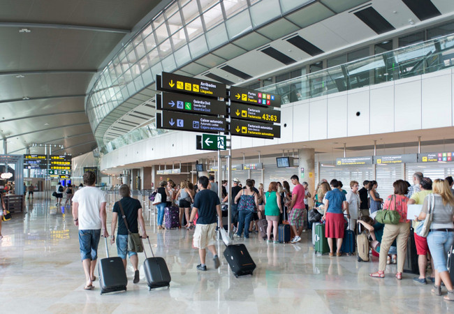 Подробнее о "В Испании снимают ограничения в аэропортах"