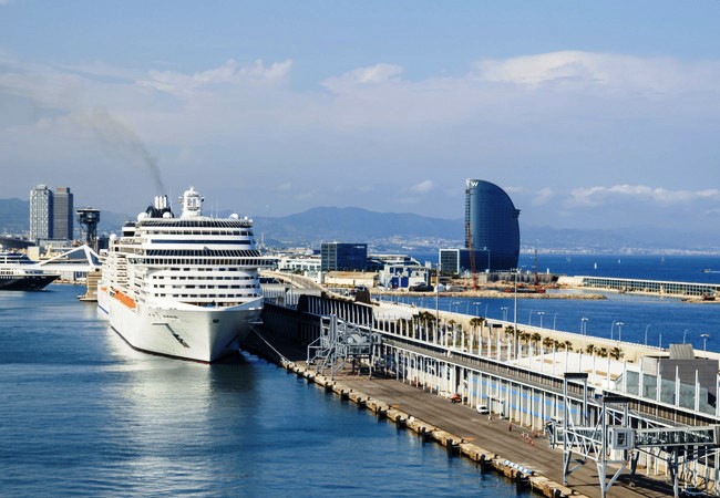 Подробнее о "Порт Барселоны примет 800 круизных кораблей в этом году"