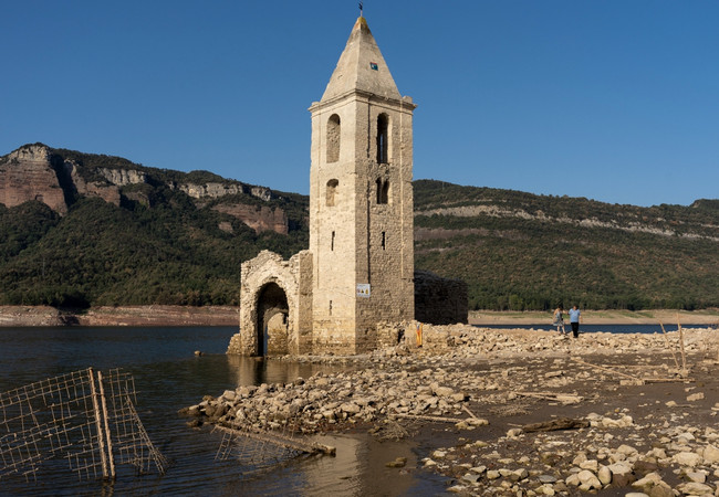 Подробнее о "Из-за засухи в Испании в ряде водоемов обнаружились древние поселения"
