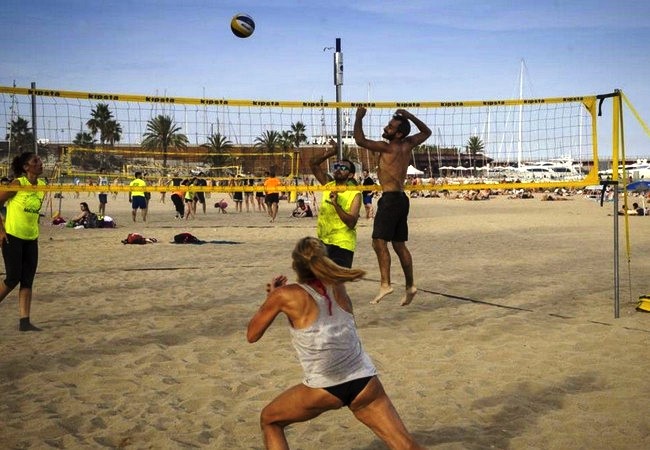 Подробнее о "На пляжах Барселоны выделили отдельные зоны для занятий спортом"