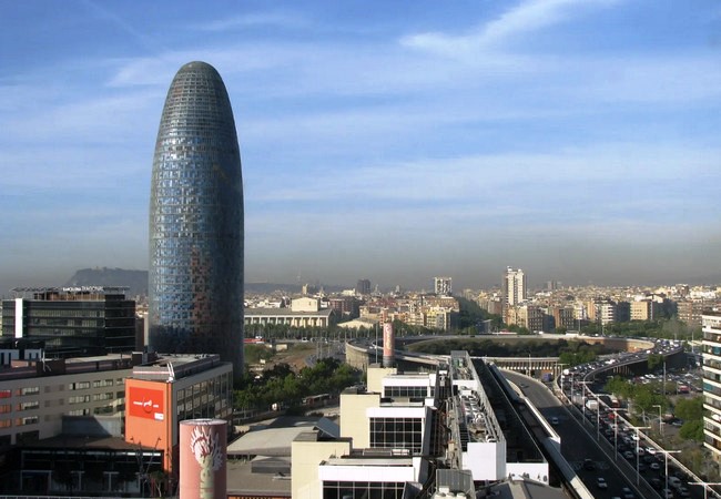 Подробнее о "Одно из самых уродливых зданий в мире находится в Барселоне"