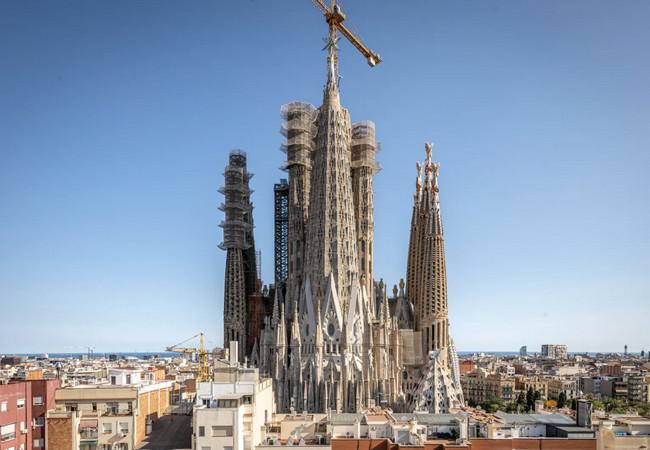 Подробнее о "В Барселоне строительство Храма Святого Семейства может привести к сносу жилых домов и магазинов"
