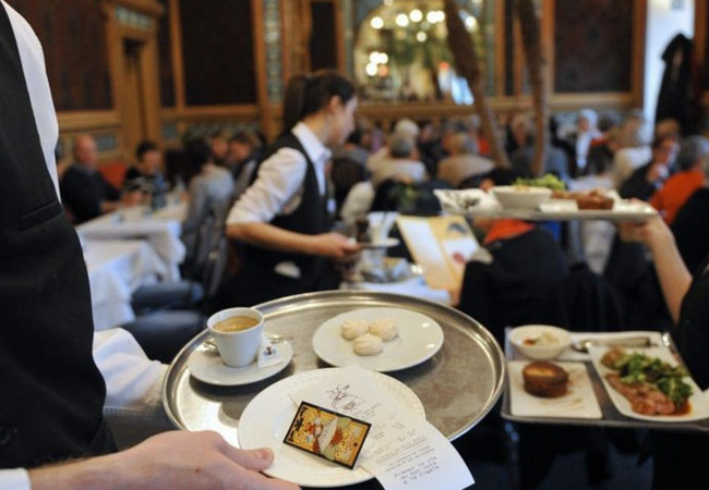 Подробнее о "В ресторанах Испании чаевые стали вписывать в счета"