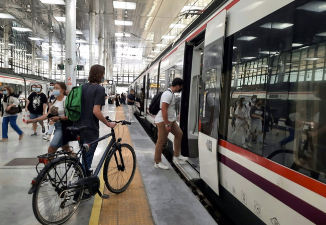 Подробнее о "В Испании молодежь получит большие скидки на проезд в общественном транспорте летом"