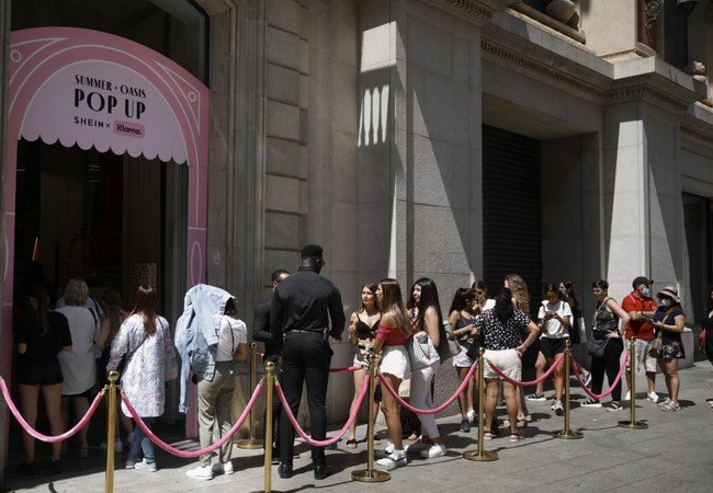 Подробнее о "В Барселоне откроется новый pop-up store от Shein"