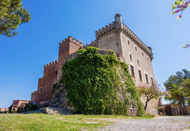Подробнее о "15 августа замок Кастельдефельс в Каталонии можно будет посетить бесплатно"