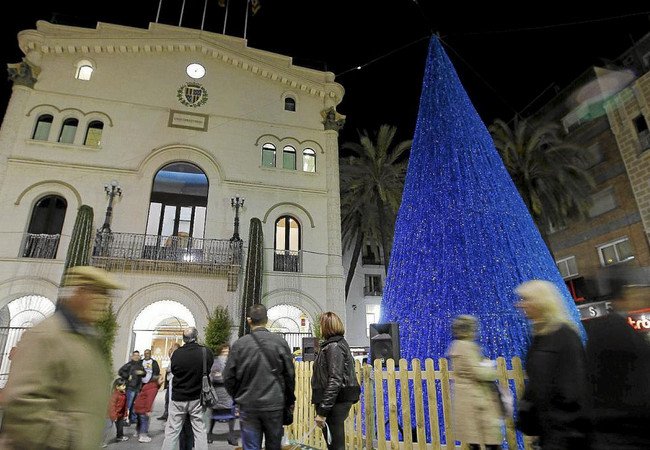 Подробнее о "В Бадалоне появится самая высокая рождественская ёлка в Испании"