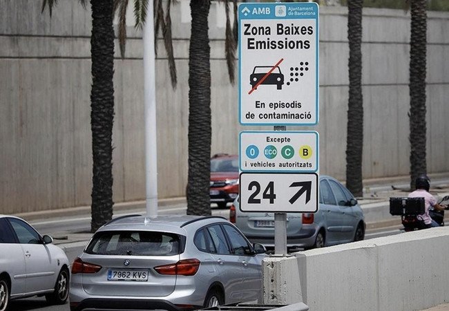 Подробнее о "Автомобили с желтой экологической этикеткой с 1 января следующего года не смогут въезжать в зоны низких выбросов в Барселоне"