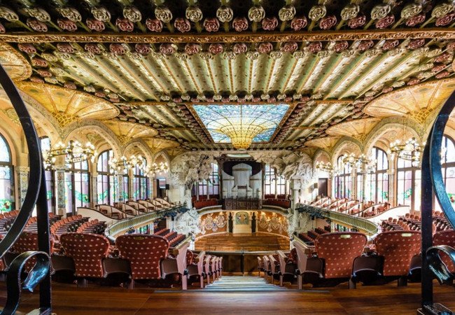 Подробнее о "Всего за 1 евро можно посетить Дворец каталонской музыки в Барселоне"