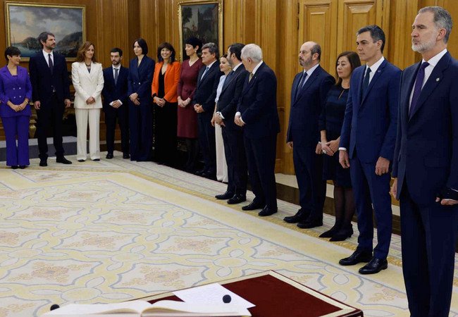 Подробнее о "В новом испанском правительстве сразу 4 вице-президента – женщины"