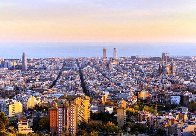 Подробнее о "Мэрия Барселоны переименовывает улицы в честь женщин"