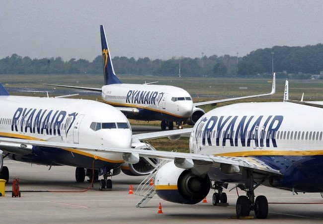 Подробнее о "Ryanair сокращает маршруты и пассажирские места в Испании из-за высоких сборов Aena"