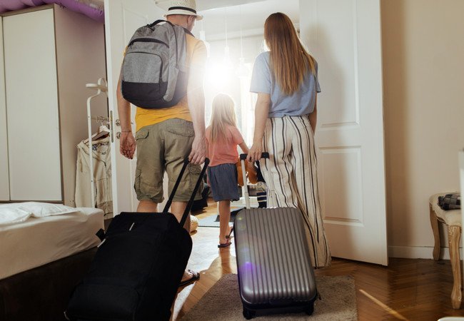 Подробнее о "Запрет Airbnb: Панацея от жилищной проблемы или удар по туристической отрасли?"