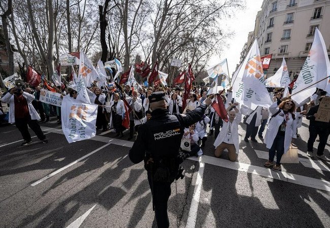 Подробнее о "В Испании на 10 октября намечена общенациональная забастовка медицинских работников"