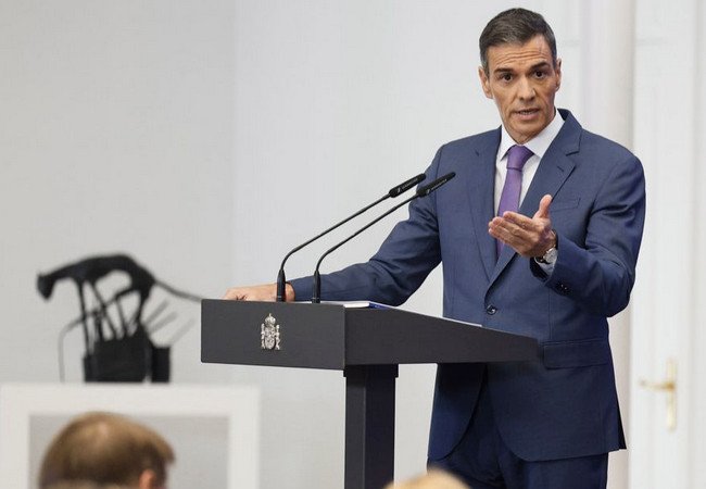 Подробнее о "Санчес назвал улицы Испании безопасными"