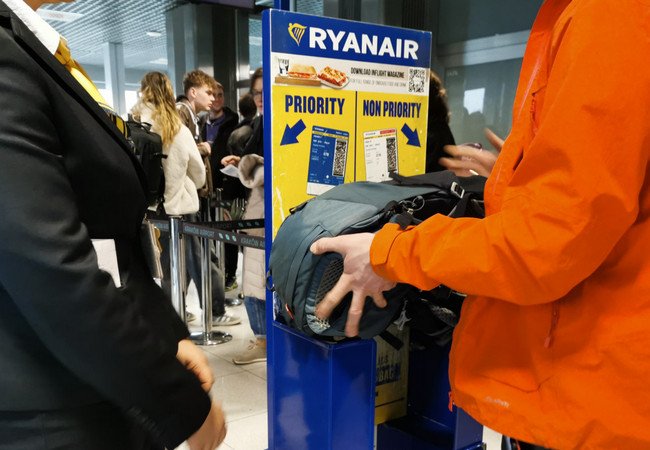 Подробнее о "Ryanair ужесточает правила провоза ручной клади с ноября"