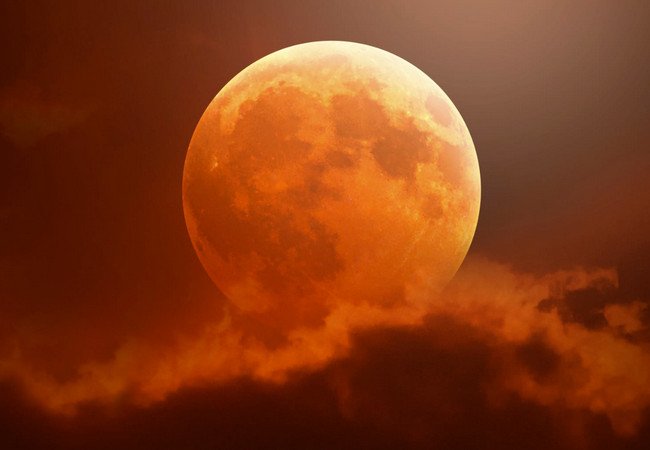 Подробнее о "Лунное затмение 7 сентября можно будет увидеть в Барселоне"