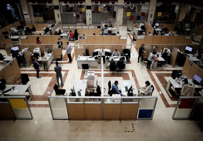 Подробнее о "Каталония перезапускает госаппарат: гражданам разрешат ошибаться, чиновников — обучат гибкости"