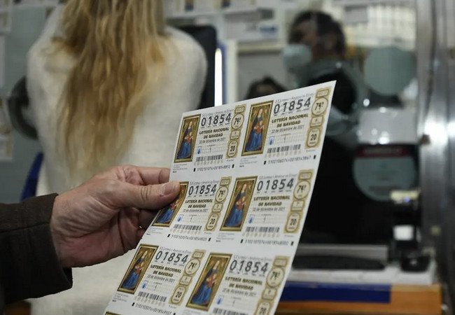 Подробнее о "Кому в Испании запрещено покупать билеты Рождественской лотереи 2025 года"