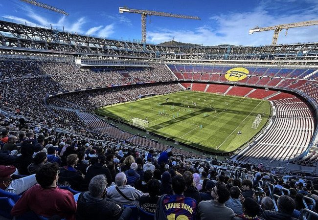 Подробнее о "«Барселона» спустя полтора года возвращается на обновленный «Камп Ноу»"