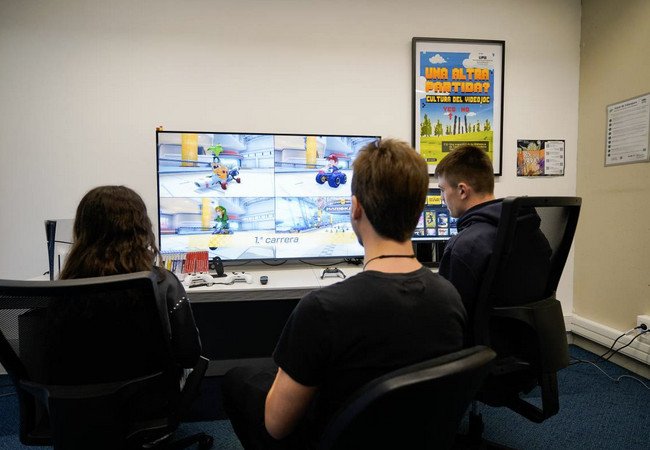 Подробнее о "В библиотеке Автономного университета Барселоны оборудовали комнату для видеоигр"