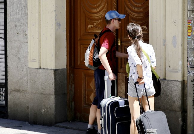 Подробнее о "В Барселоне осудили двух россиян, организовавших сеть нелегальных туристических апартаментов под видом обычной аренды"