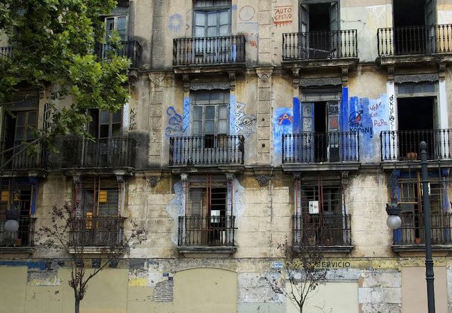 Подробнее о "В Барселоне растёт число незаконно занятых квартир: новая оккупация каждые шесть часов"