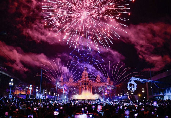 Подробнее о "В Барселоне готовятся к празднованию Нового года на avenida de la Reina Maria Cristina!"