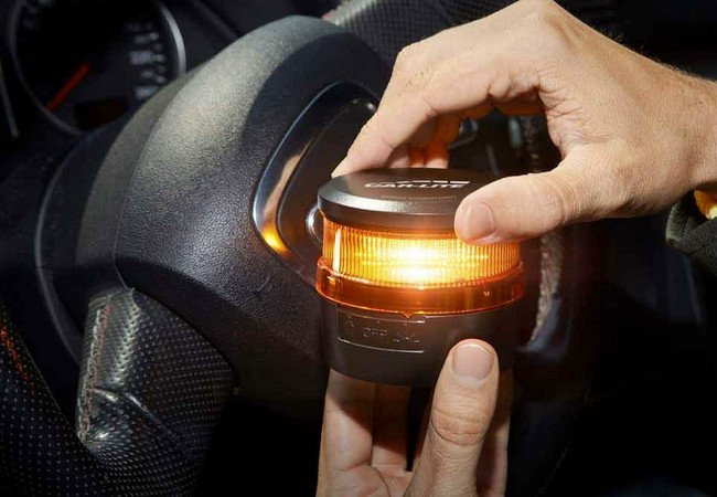 Подробнее о "Рынок Испании заполонили нелегальные аварийные маячки V16: использование подделки обойдется в 80 евро штрафа"