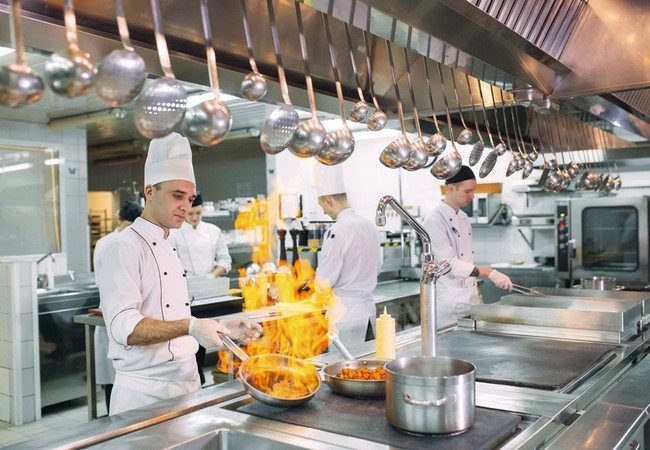 Подробнее о "Каталония согласовала поэтапное повышение зарплат в сфере общепита на 15% до 2028 года"