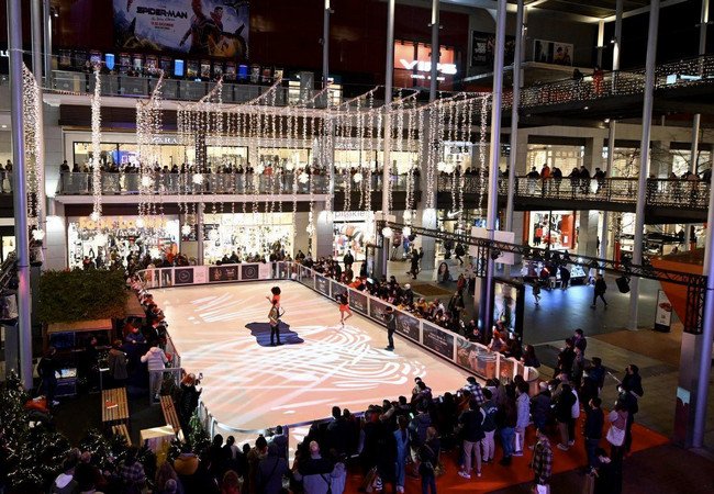 Подробнее о "В Барселоне открылась крупнейшая натуральная ледовая арена и рождественский рынок в стиле Вены"