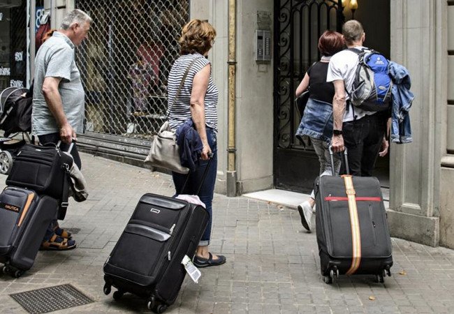 Подробнее о "Барселона пересматривает налоги для туристических квартир: в 2026 году сборы резко вырастут"