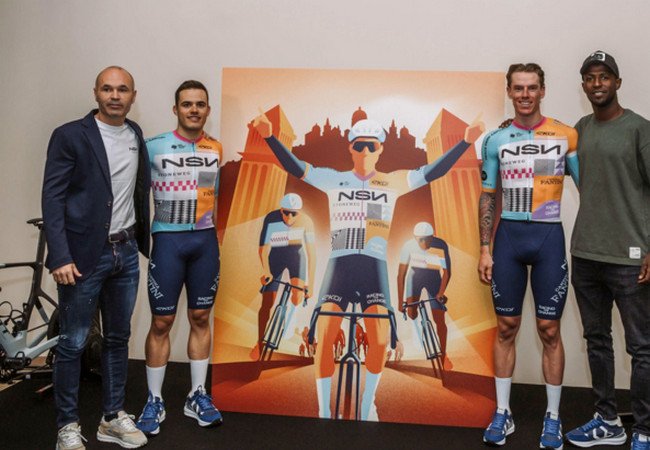 Подробнее о "Андрес Иньеста представил в Барселоне велокоманду уровня World Tour"