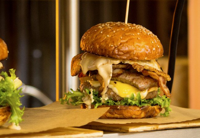 Подробнее о "В Барселоне открылся новый ресторан популярной американской сети Carl’s Jr."