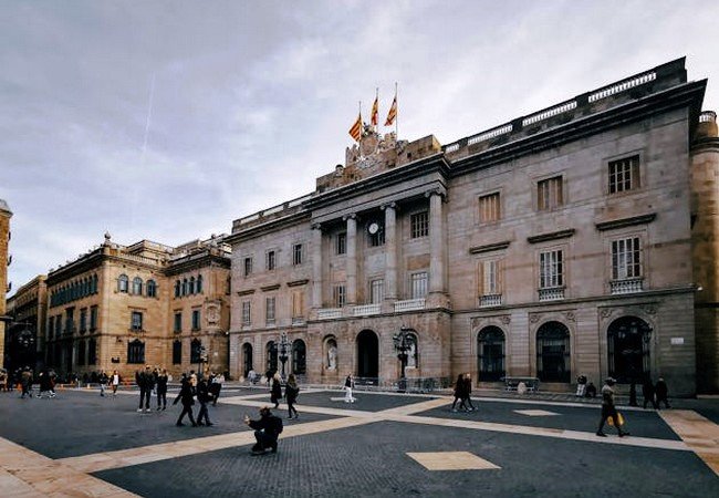 Подробнее о "В мэрии Барселоны договорились о 35-часовой рабочей неделе для муниципальных служащих"