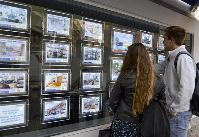 Подробнее о "Парламент Каталонии ужесточил правила сезонной аренды и усилил роль государства на рынке жилья"