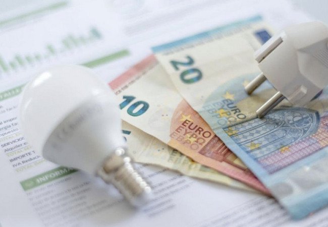 Подробнее о "Тысячи испанских семей продолжат получать существенную поддержку в оплате счетов за электроэнергию"