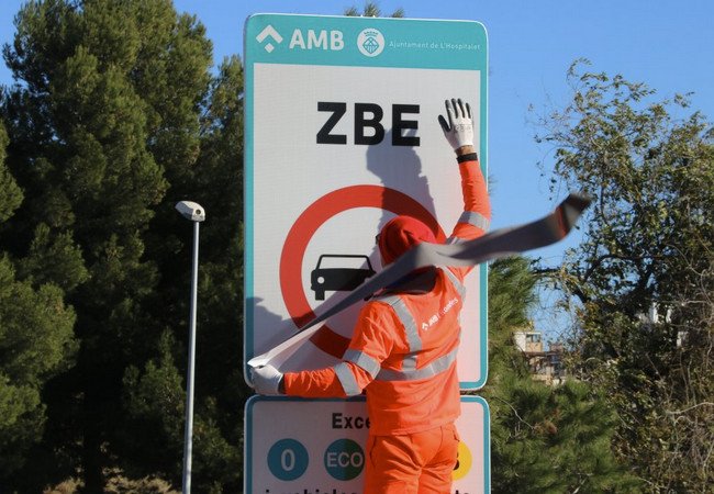 Подробнее о "Каталония смягчает экологические требования: 24 муниципалитета освобождены от внедрения ZBE"